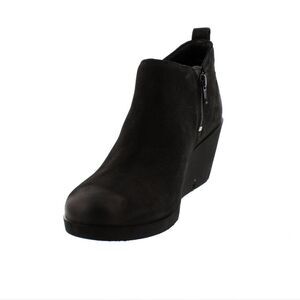 ST.JOHN'S BAY EASTERN MEMORY FOAM WEDGE STYLE ROUND TOE SUEDE BOOTIE
